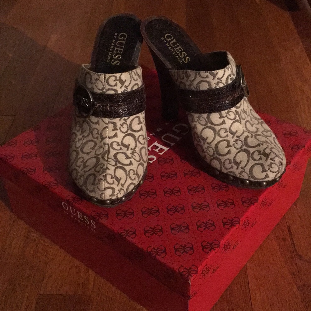 Guess clogs size 6